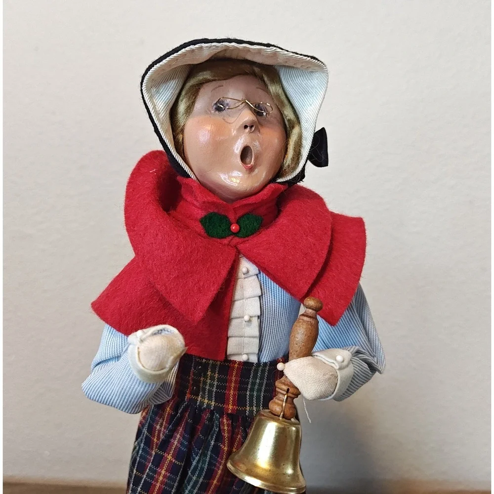 Byers' Choice Caroler Woman Figurine 13